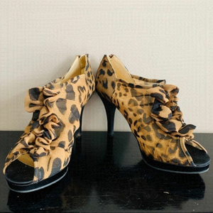 𝅺SHEER Leopard Print Heels